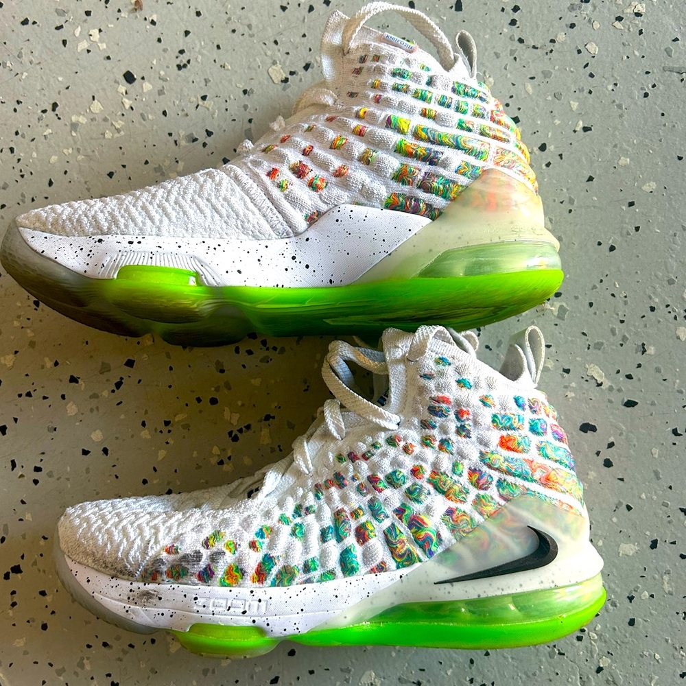 Nike LeBron 17 Air Command Force size 8